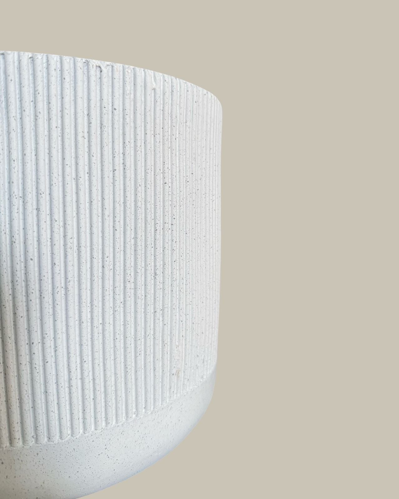 White Fibrestone Pot – 24cm